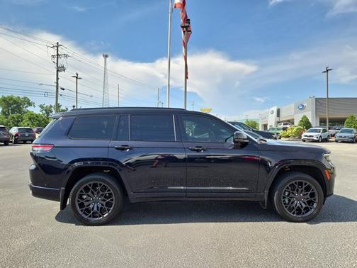 2023 Jeep Grand Cherokee SUMMIT