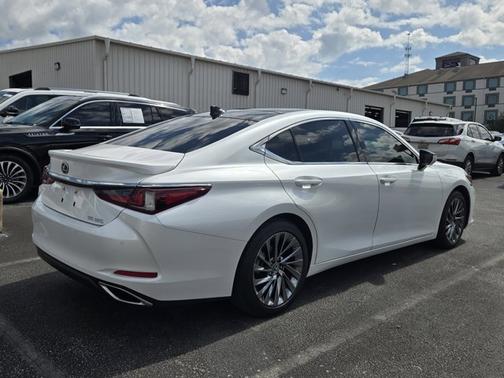White Pearl 2024 Lexus ES 350 ULTRA LUXURY