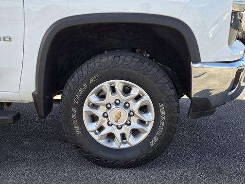 Summit White 2024 Chevrolet Silverado 2500 LT