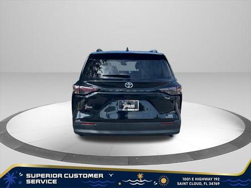 2023 Toyota Sienna XLE 8 Passenger