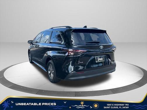 2023 Toyota Sienna XLE 8 Passenger