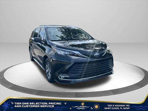 2023 Toyota Sienna XLE 8 Passenger