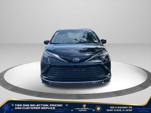 2023 Toyota Sienna XLE 8 Passenger
