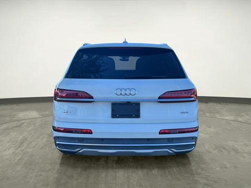 2022 Audi Q7 55 Premium