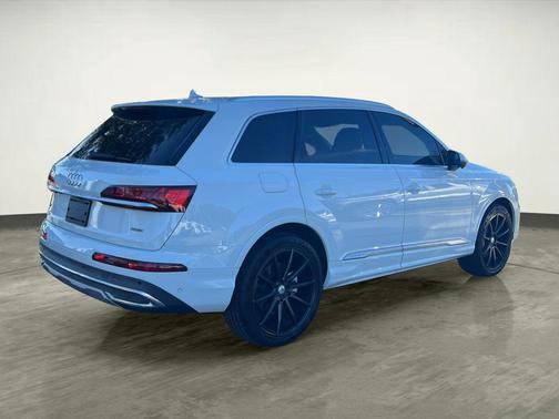 2022 Audi Q7 55 Premium