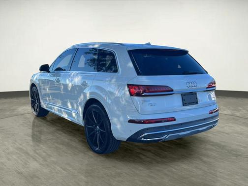 2022 Audi Q7 55 Premium