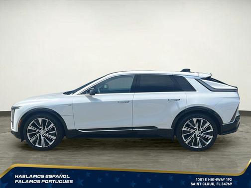 Crystal White Tricoat 2025 Cadillac LYRIQ Luxury