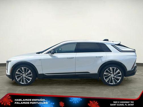 Crystal White Tricoat 2025 Cadillac LYRIQ Luxury