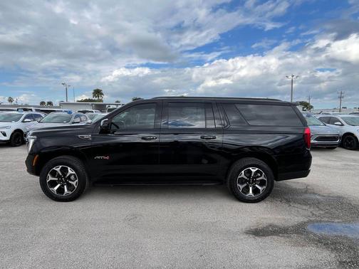 2026 GMC Yukon XL 4WD AT4