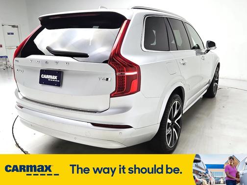 2022 Volvo XC90 T5 Momentum