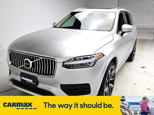 2022 Volvo XC90 T5 Momentum