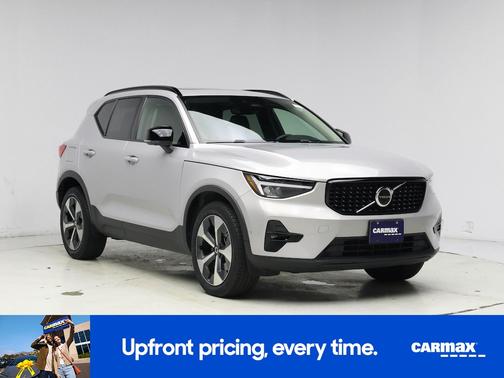 Silver 2023 Volvo XC40 B5 Plus Dark Theme