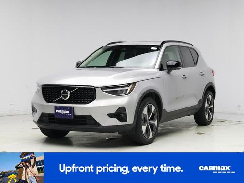 Silver 2023 Volvo XC40 B5 Plus Dark Theme