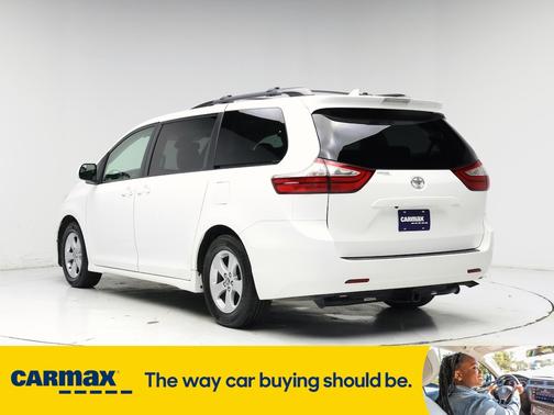 2018 Toyota Sienna LE