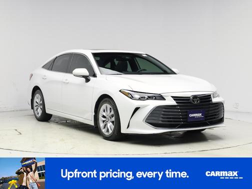 White 2019 Toyota Avalon XLE