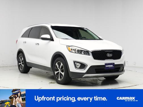 White 2016 Kia Sorento EX