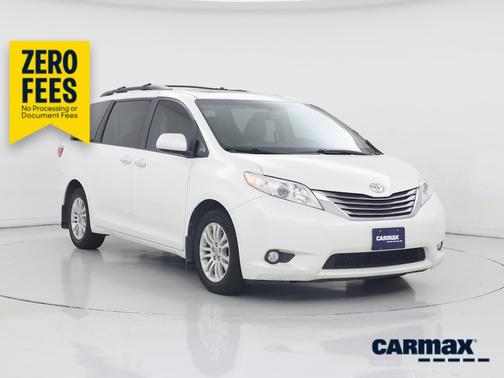 White 2017 Toyota Sienna XLE