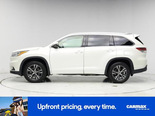 White 2016 Toyota Highlander XLE