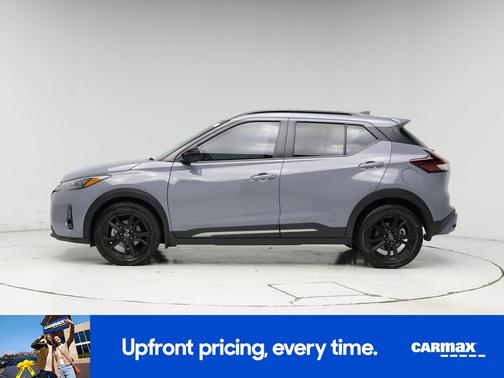 2022 Nissan Kicks SR