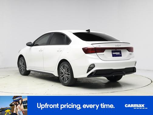 White 2022 Kia Forte FE