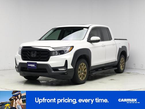 White 2023 Honda Ridgeline RTL