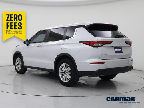 White 2023 Mitsubishi Outlander ES