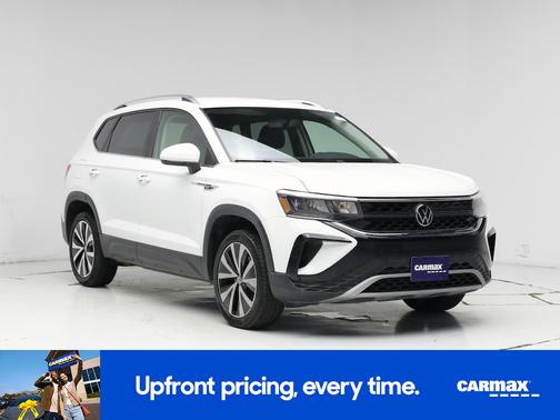 White 2022 Volkswagen Taos SE
