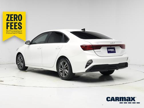 White 2023 Kia Forte LXS