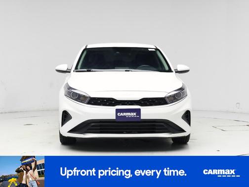 White 2023 Kia Forte LXS