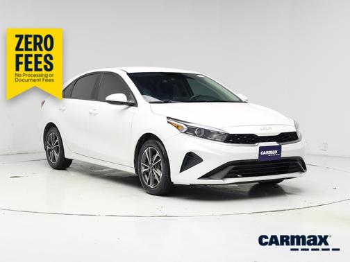 White 2023 Kia Forte LXS