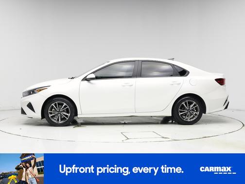 White 2023 Kia Forte LXS