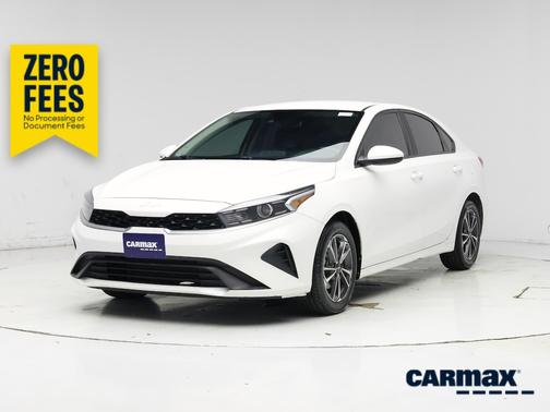 White 2023 Kia Forte LXS