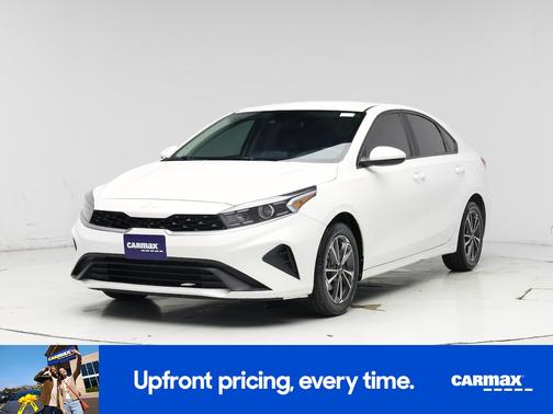 White 2023 Kia Forte LXS