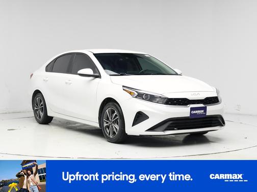 White 2023 Kia Forte LXS