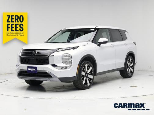 White 2025 Mitsubishi Outlander SE
