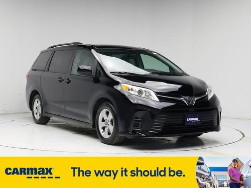 2018 Toyota Sienna LE