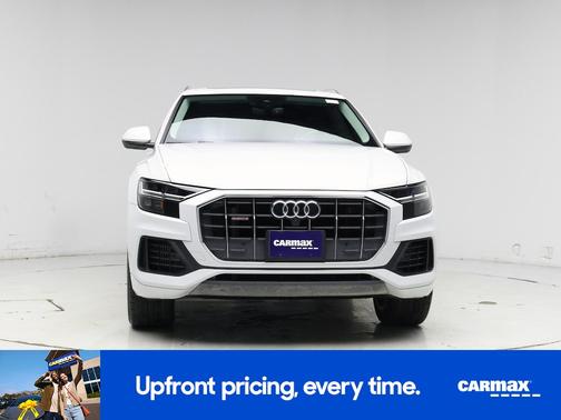 White 2022 Audi Q8 Premium