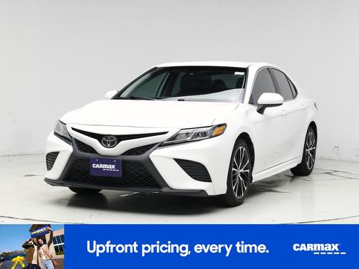 White 2019 Toyota Camry SE