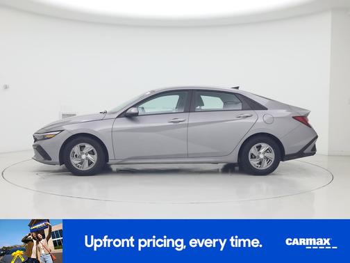 Gray 2025 Hyundai ELANTRA SE