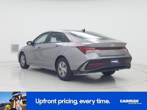 Gray 2025 Hyundai ELANTRA SE