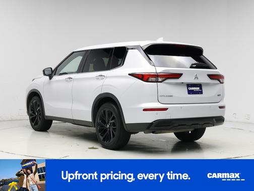 White 2024 Mitsubishi Outlander SE Black Edition