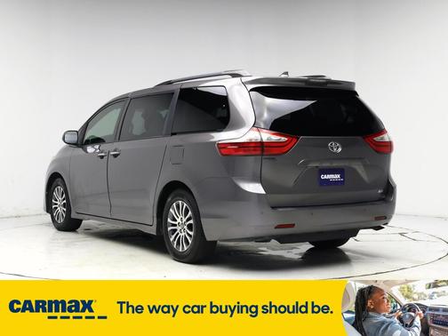 2018 Toyota Sienna XLE Auto Access Seat