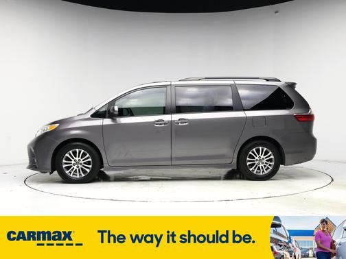 2018 Toyota Sienna XLE Auto Access Seat