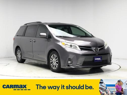 2018 Toyota Sienna XLE Auto Access Seat