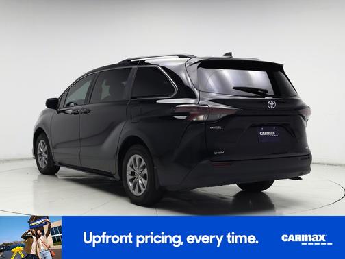 2025 Toyota Sienna LE