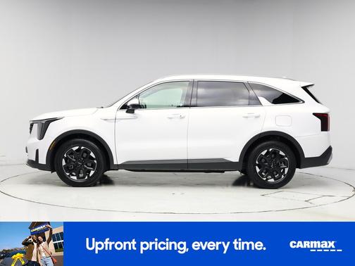 White 2024 Kia Sorento S