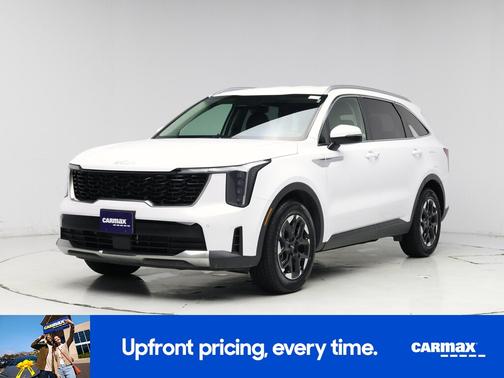 White 2024 Kia Sorento S