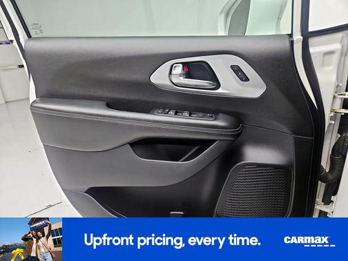 2020 Chrysler Pacifica Red S