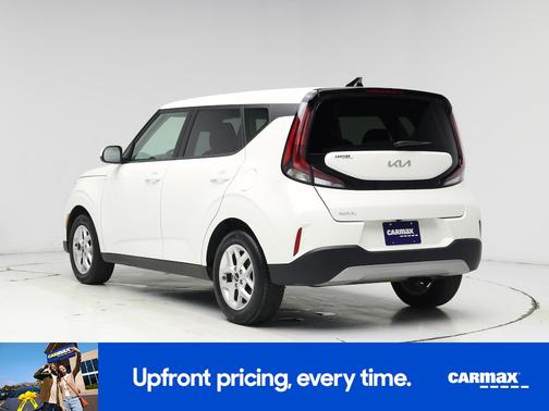 White 2025 Kia Soul LX