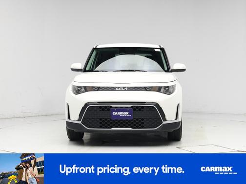 White 2025 Kia Soul LX